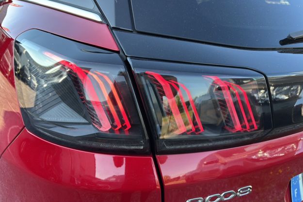 PEUGEOT 3008 1.2 130 EAT8 GT